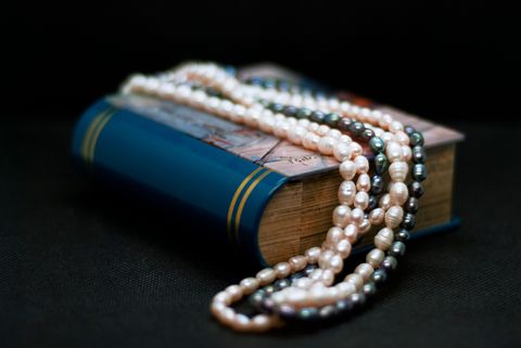 Dutch Pearl Necklaces Guide: Explore Styles, Designs, and Essential Tips