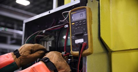 Electric Power Maintenance: A Complete Guide to Electrical Systems and Safety