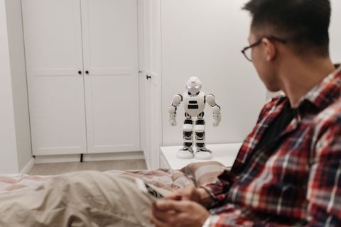 Smart Home Robots Guide: Features, Benefits, and Essential Tips